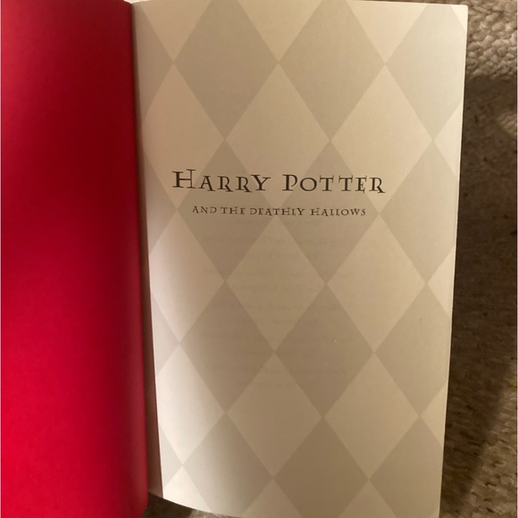 Book: Harry Potter and the Deathly Hallows, First Edition, July 2007 - Picture 7 of 16